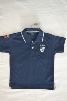 Camiseta menino em meia malha. Com dois lindos bordados.   